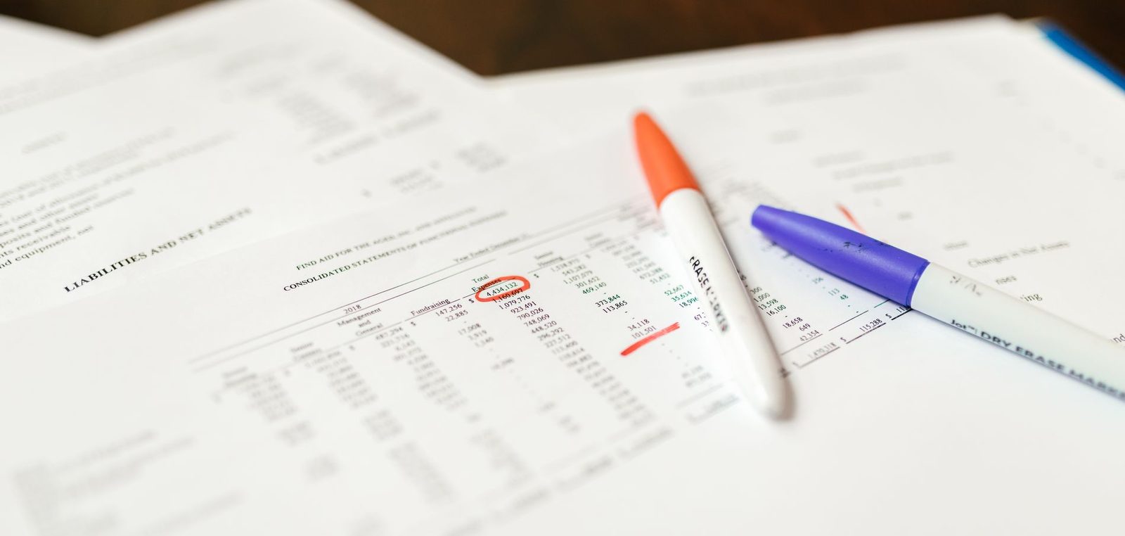 Erstgutachten und Prüfbericht im Abgleich